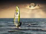 Jaki kurs windsurfingu nad polskim morzem wybrać?